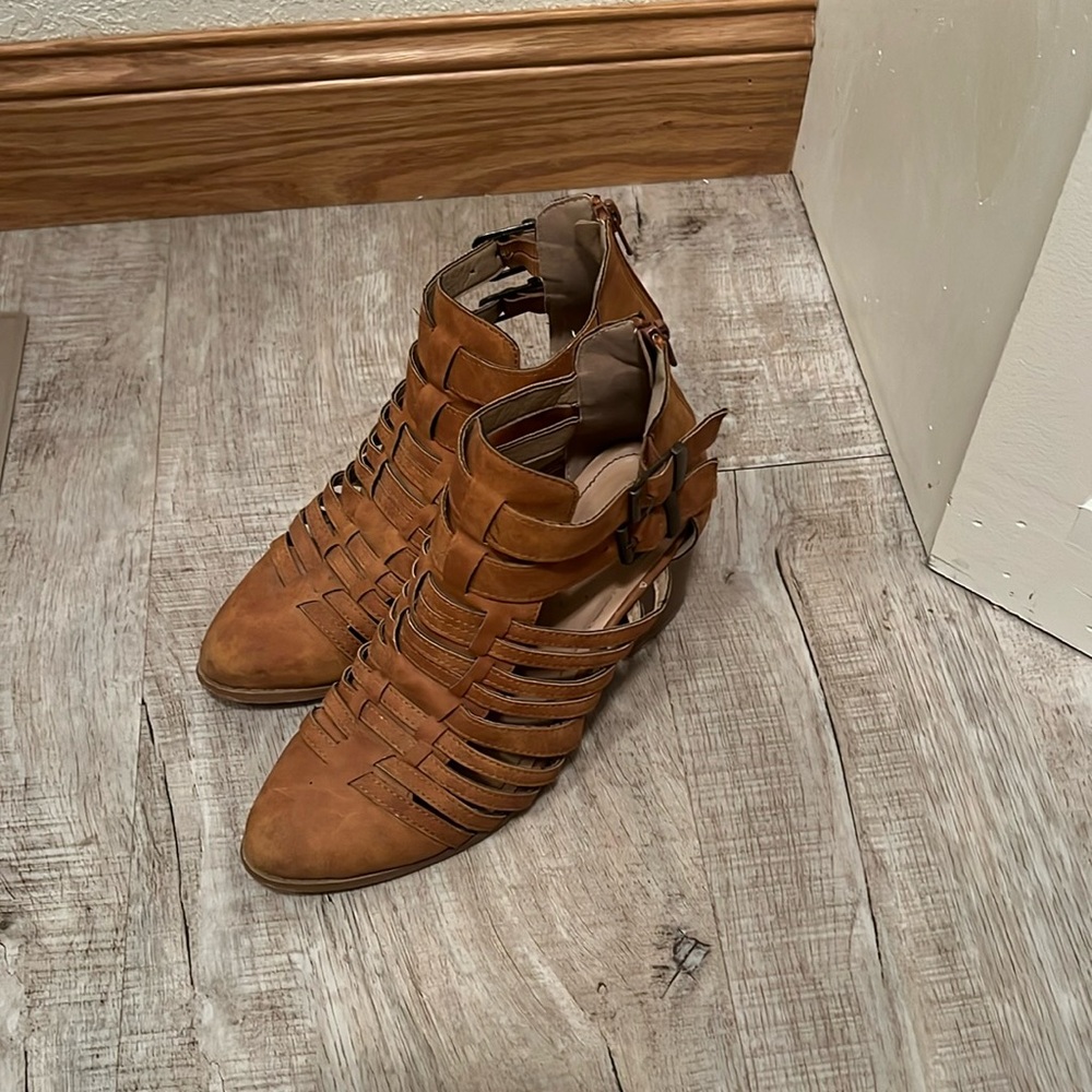 Women’s heel wedge from the Buckle